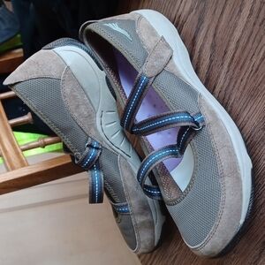Dansko Womens Taupe Hazel Slip-On Sneaker